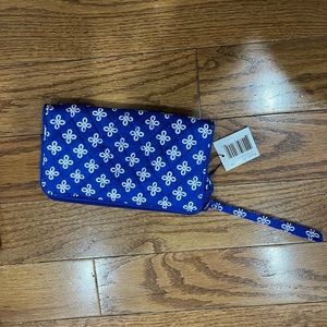 Blue Vera Bradley Wrislet 💙